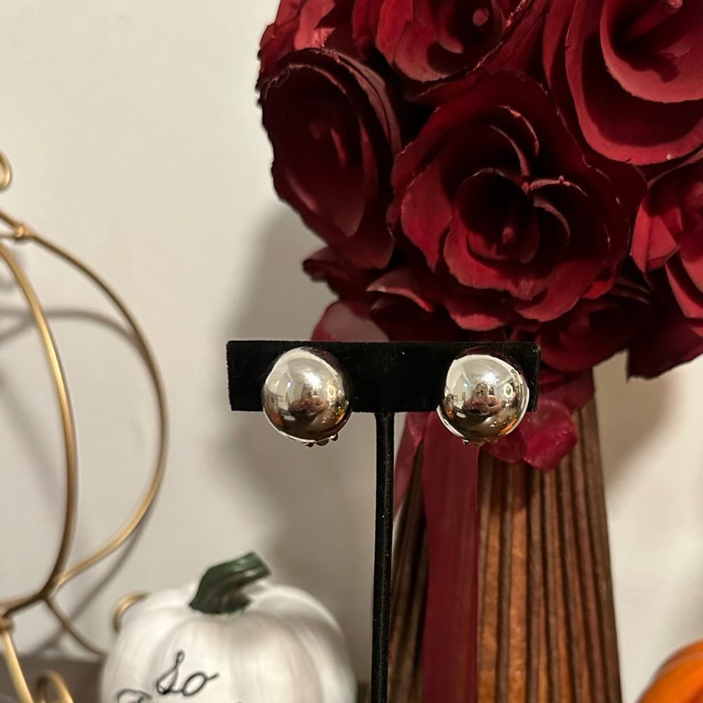 VINTAGE ROUND SILVERTONE CLIP EARRINGS